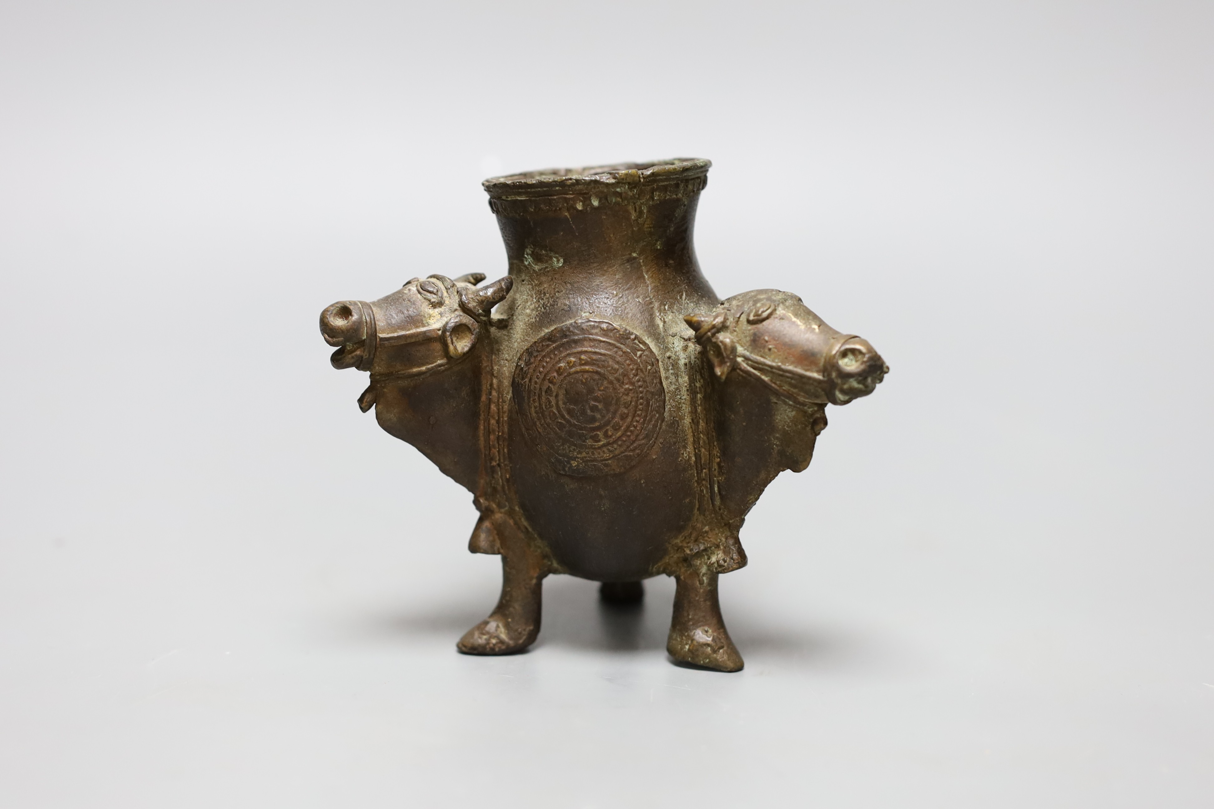 An Indian bronze ox monopdia vessel, 11cms high